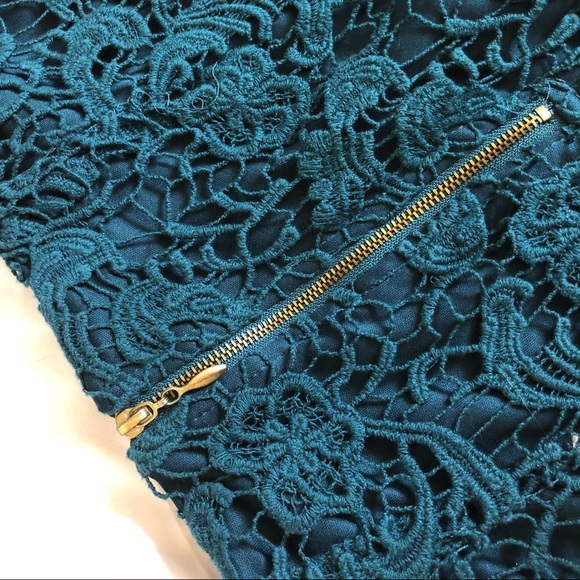 Dynamite Lace Mini Skirt - Picture 4 of 4